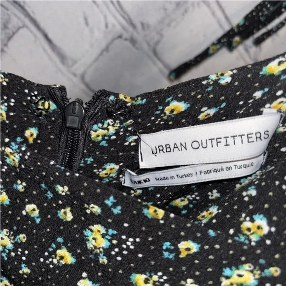 Urban Outfitters Black Ditsy Floral Printed Tie Strap Ashlee Midi Dress Size 6 - Picture 4 of 5
